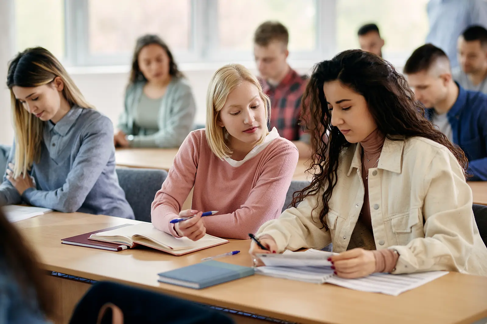 Deutsch lernen.
Prüfungen bestehen.
Zukunft gestalten.